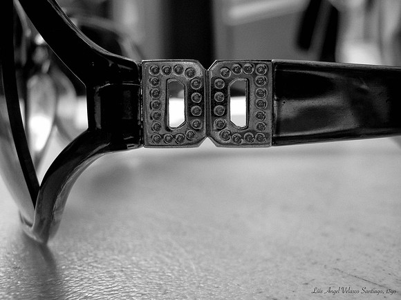 "Sunnies" by Luis